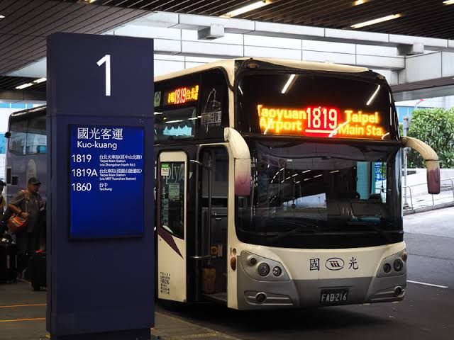 วิธีที่ 2 - รถบัสสนามบิน (Airport Bus)